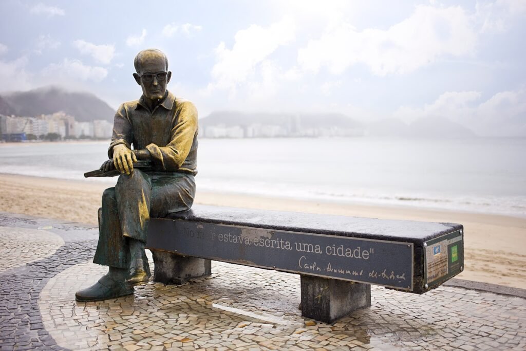 estátua de Carlos Drummond